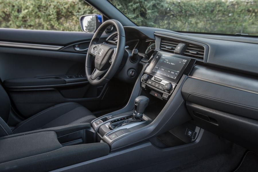 Интерьер Honda Civic Hatchback (FK7) 2016 года  (NA) (фото 13 из 40)